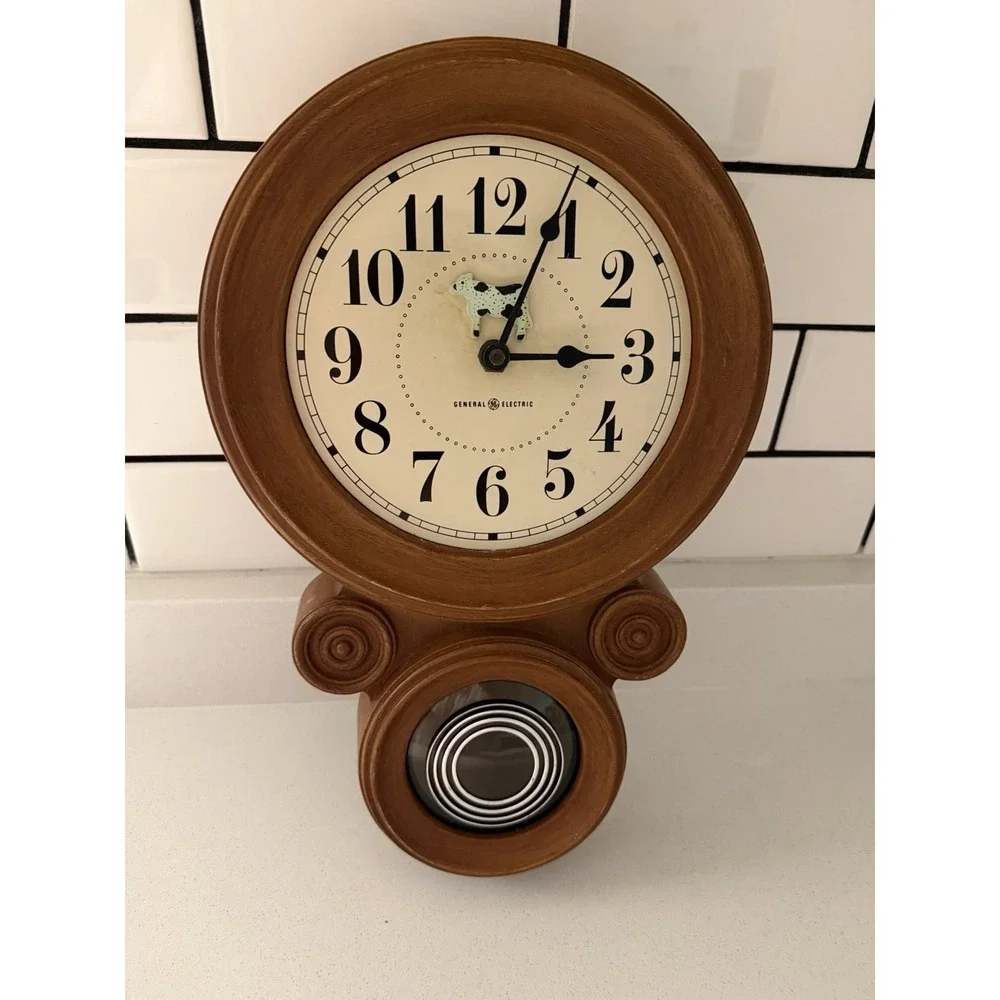 Vintage General Electric GE wall clock MODEL 2589 Cottage Core Kitschy Nice Cow